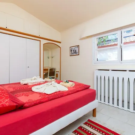 Haus Mit Garten Ueber Der Bucht Von Cannes Vallauris