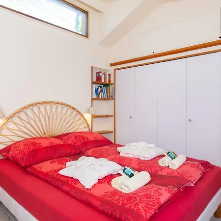 Haus Mit Garten Ueber Der Bucht Von Cannes Prázdninový dům Vallauris
