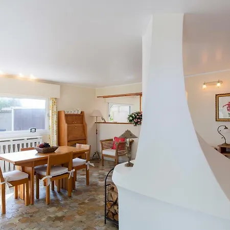 Haus Mit Garten Ueber Der Bucht Von Cannes *