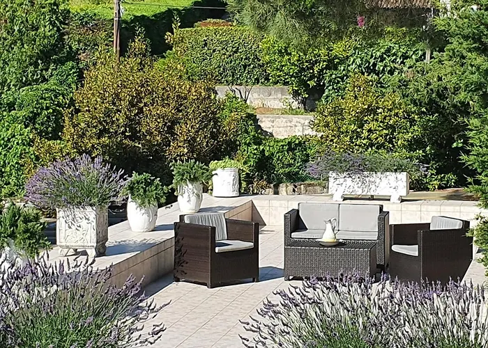 Haus Mit Garten Ueber Der Bucht Von Cannes * Vallauris