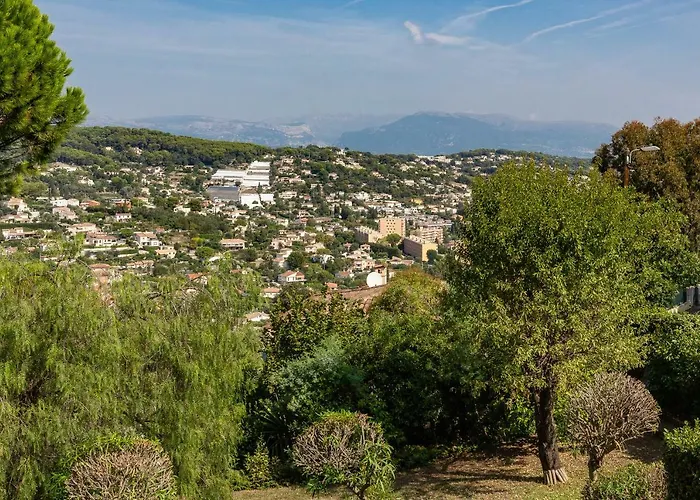 Haus Mit Garten Ueber Der Bucht Von Cannes Prázdninový dům