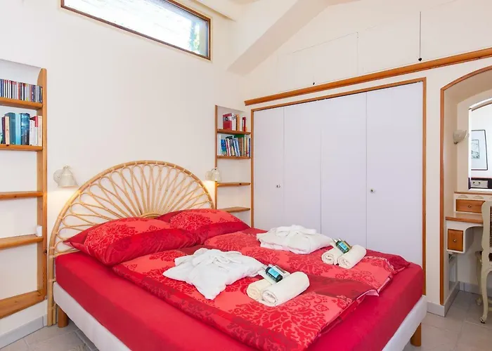Haus Mit Garten Ueber Der Bucht Von Cannes Prázdninový dům Vallauris