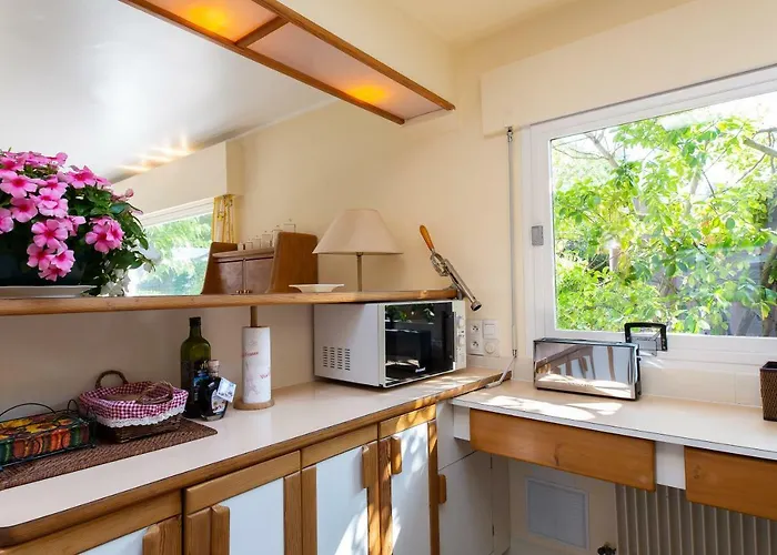 Haus Mit Garten Ueber Der Bucht Von Cannes