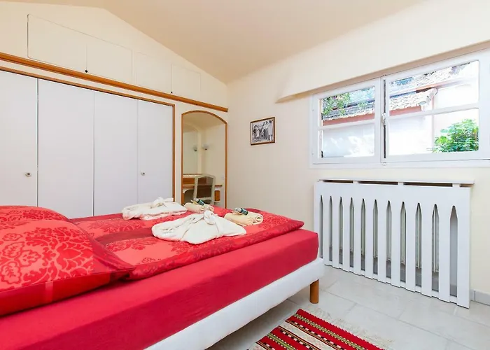 Haus Mit Garten Ueber Der Bucht Von Cannes Vallauris
