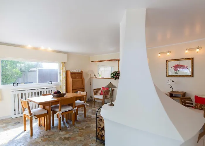 Haus Mit Garten Ueber Der Bucht Von Cannes *